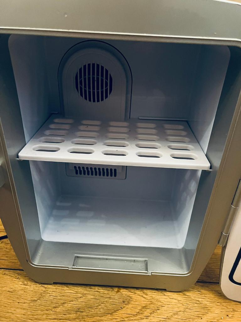 thermoelectric cooler & warmer mini fridge